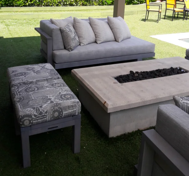 outdoor-seating-and-firepit
